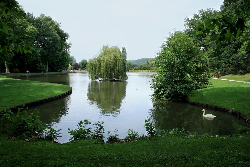 Au Bord Du Lac Hotel Saint-Rémy-lès-Chevreuse Екстериор снимка