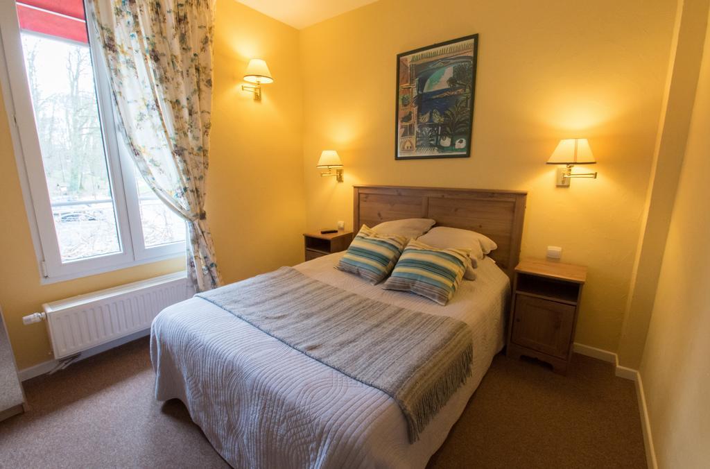 Au Bord Du Lac Hotel Saint-Rémy-lès-Chevreuse Екстериор снимка