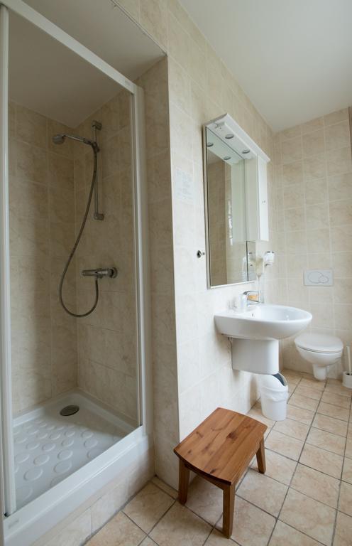 Au Bord Du Lac Hotel Saint-Rémy-lès-Chevreuse Екстериор снимка